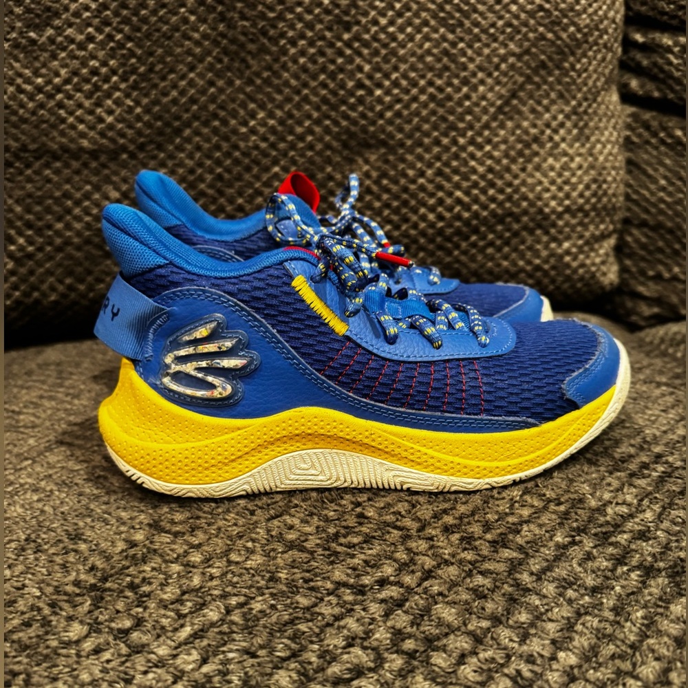 Steph Curry  3Z7 Kids size 4.5